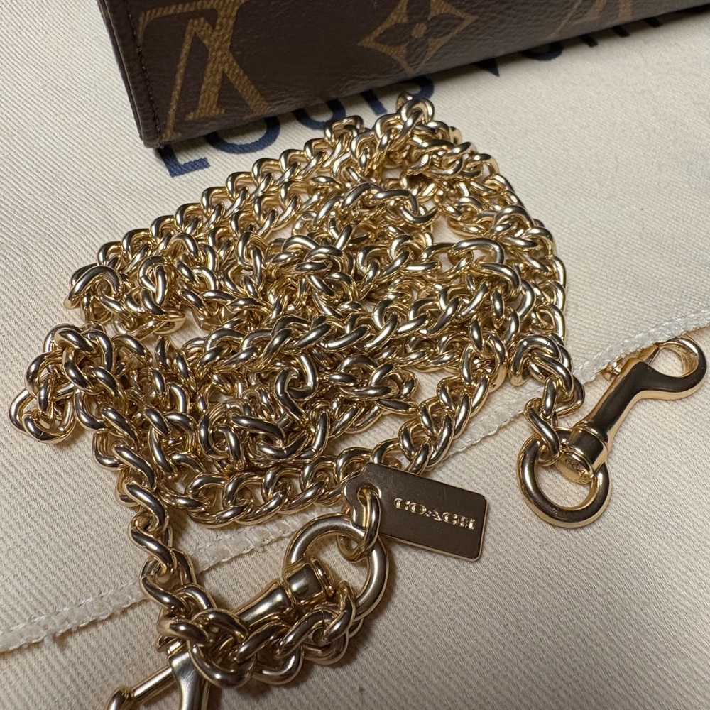 discontinued LV toiletry 19 pouch - Picture 15 of 15